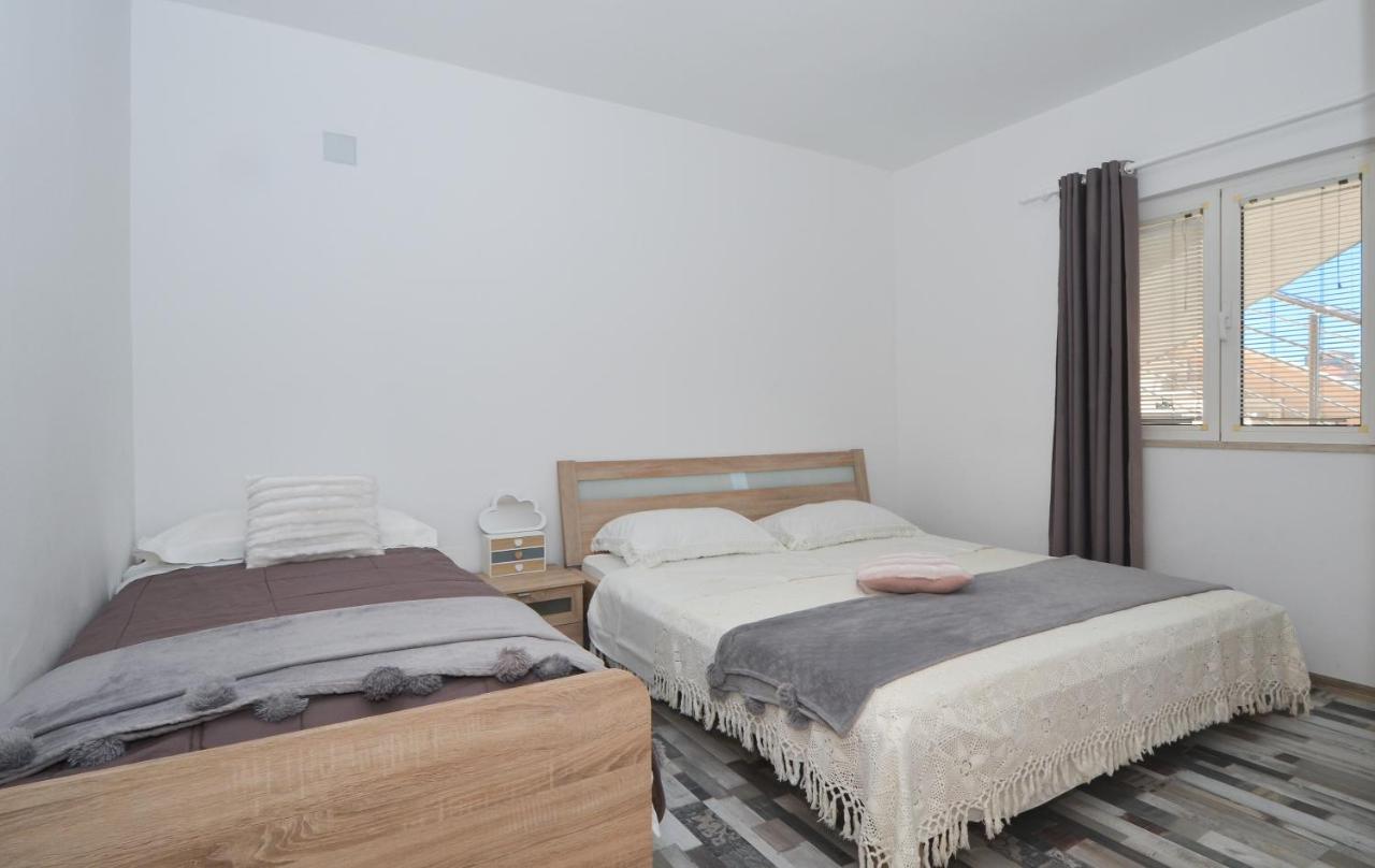 סגט ווראנייצה Apartments Luciano מראה חיצוני תמונה