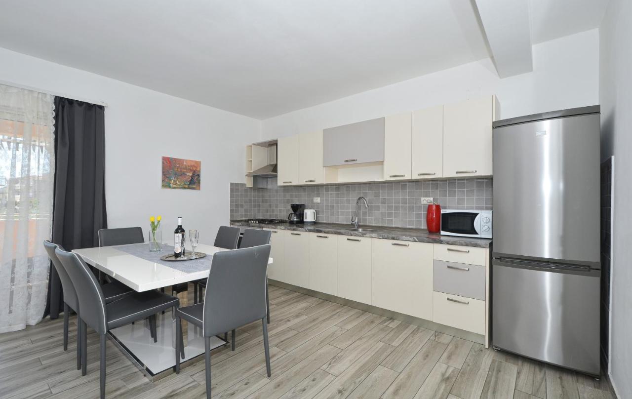 סגט ווראנייצה Apartments Luciano מראה חיצוני תמונה