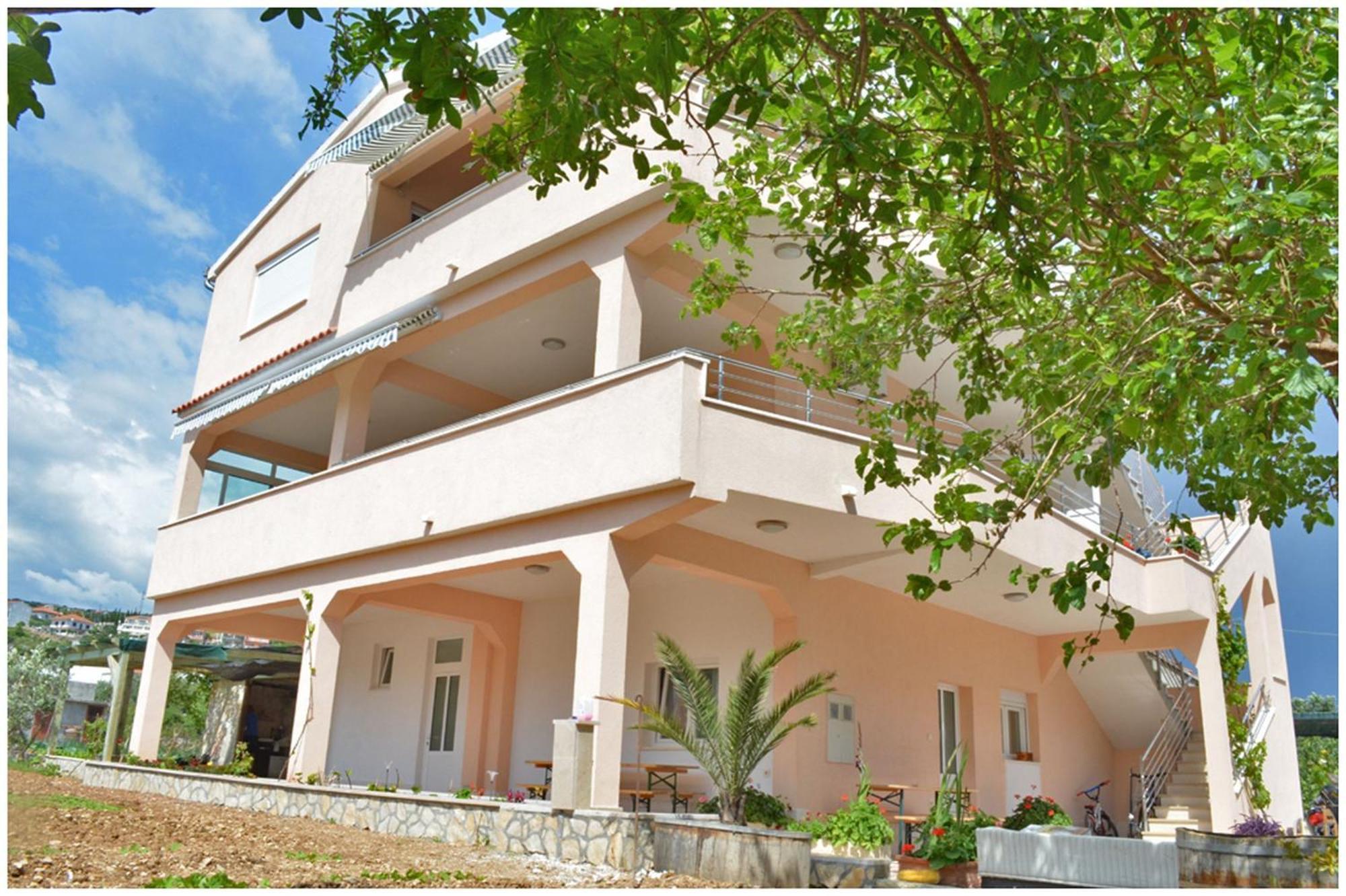 סגט ווראנייצה Apartments Luciano מראה חיצוני תמונה